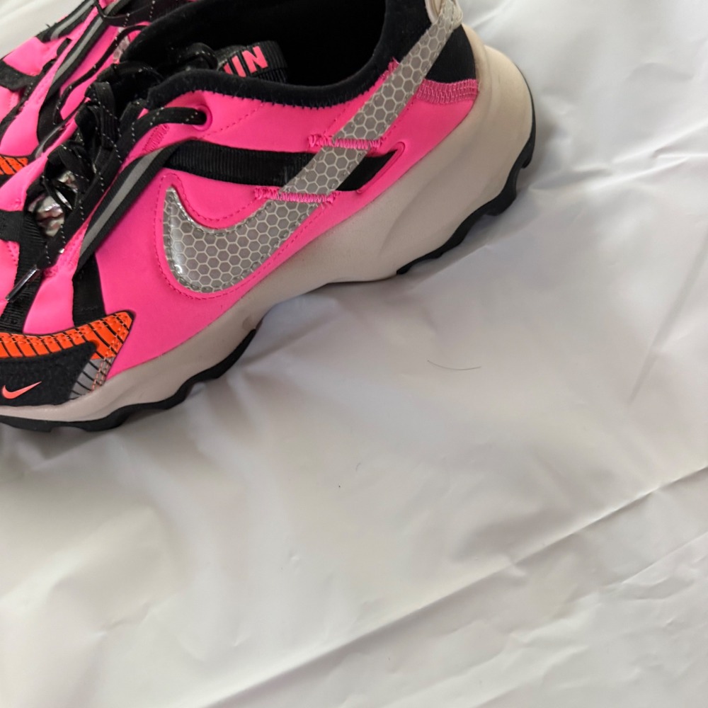 Nike Womens TC 7900 LX 3M Light Pink Blast Hiking Outdoor